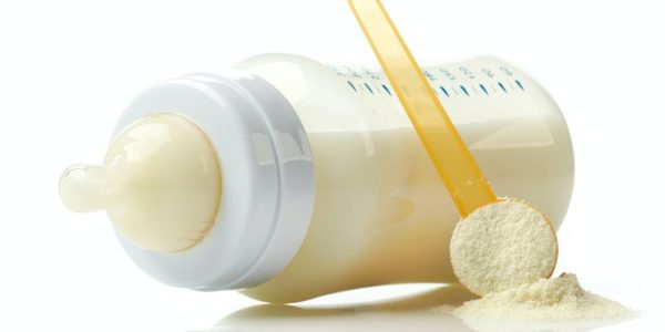 8 Manfaat Susu SGM untuk Bayi di Bawah 2 Tahun Susu merupakan salah satu sumber nutrisi untuk memenuhi kebutuhan bayi. Susu menjadi solusi saat tidak bisa memberikan ASI secara optimal. Susu SGM merupakan susu yang sangat membantu dengan harga ekonomis tetapi punya banyak manfaat. Anda bisa beli SGM sesuai usia bayi dengan manfaatnya sebagai berikut. 1. Merangsang Perkembangan Otak Susu dengan kandungan DHA, EPA, kandungan omega 3, dan omega 6. Kandungan ini sangat bermanfaat untuk jaringan dan sel otak untuk bisa optimal sambung menyambung yang akan membentuk sinaps-sinaps untuk meningkatkan kecerdasan anak. 2. Menjaga Pencernaan Manfaat susu SGM juga sangat membantu untuk menjaga pencernaan anak di bawah 2 tahun. Di mana masalah pencernaan kerap terjadi. Susu ini memiliki kandungan FOS dan GOS yang akan bekerja mengoptimalkan kerja pencernaan. 3. Kualitas Protein yang Banyak Adanya kandungan protein yang tinggi ini bermanfaat sekali pada sistem metabolisme tubuh bayi. Tumbuh kembang pun akan berjalan optimal. Kecukupan asupan protein yang terpenuhi juga kan membuat sel tubuh berkembang dengan baik. Anak juga tidak mudah lapar dengan memberikan susu ini tinggal disesuaikan dengan usianya saja dan takaran yang tepat. 4. Bagus untuk Metabolisme Tidak akan rugi memutuskan untuk beli SGM karena produk ini memiliki kandungan protein yang tinggi. Protein dari susu ini sangat bermanfaat untuk memperbaiki kondisi sel yang rusak ke sel baru dan kualitas sel di dalam tubuh baik akan berkembang optimal. 5. Memenuhi Kebutuhan Gizi Adanya banyak kandungan vitamin di dalam susu sesuai dengan usia bayinya. Di mana susu ini akan membantu mencukupi kebutuhan gizi dengan sangat optimal, sehingga tercegah dari masalah malnutrisi. 6. Perkembangan Mata Usia di bawah 2 tahun mata bayi masih terus berkembang dengan optimal sampai bisa melihat jelas. Susu SGM ada kandungan AHA yang manfaatnya untuk merangsang perkembangan saraf mata. Jadi, mata pada bayi akan bisa memiliki kemampuan melihat dengan jelas. 7. Menjaga Kesehatan Kuku Kesehatan kuku pada anak perlu dijaga dengan memenuhi kebutuhan nutrisinya yaitu omega 3 dan omega 6. Di mana kuku juga bisa menjadi tolak ukur untuk melihat masalah kesehatan anak. Anak yang sehat memiliki kuku berwarna putih bersih. 8. Pembentukan Sel Darah SGM yang diberikan juga memiliki manfaat membantu pembentukan sel darah sehingga mencegah anemia. Kandungan yang bermanfaat adalah 11 asam amino esensial. Adanya susu SGM ini akan mencegah anak mengalami masalah anemia. Susu SGM ini tersedia di toko online perlengkapan bayi yang bisa dibeli kapan saja. Anda bisa memilih sesuai usianya dan berat susu. Pembelian yang aman dan praktis bisa di orami.co.id. Bisa sekaligus belanja kebutuhan anak yang lainnya. Tidak perlu ragu harganya bersahabat sesuai pasarannya.